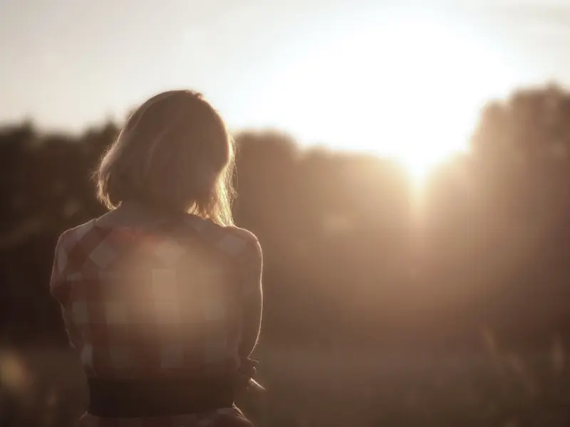 person i solnedgang