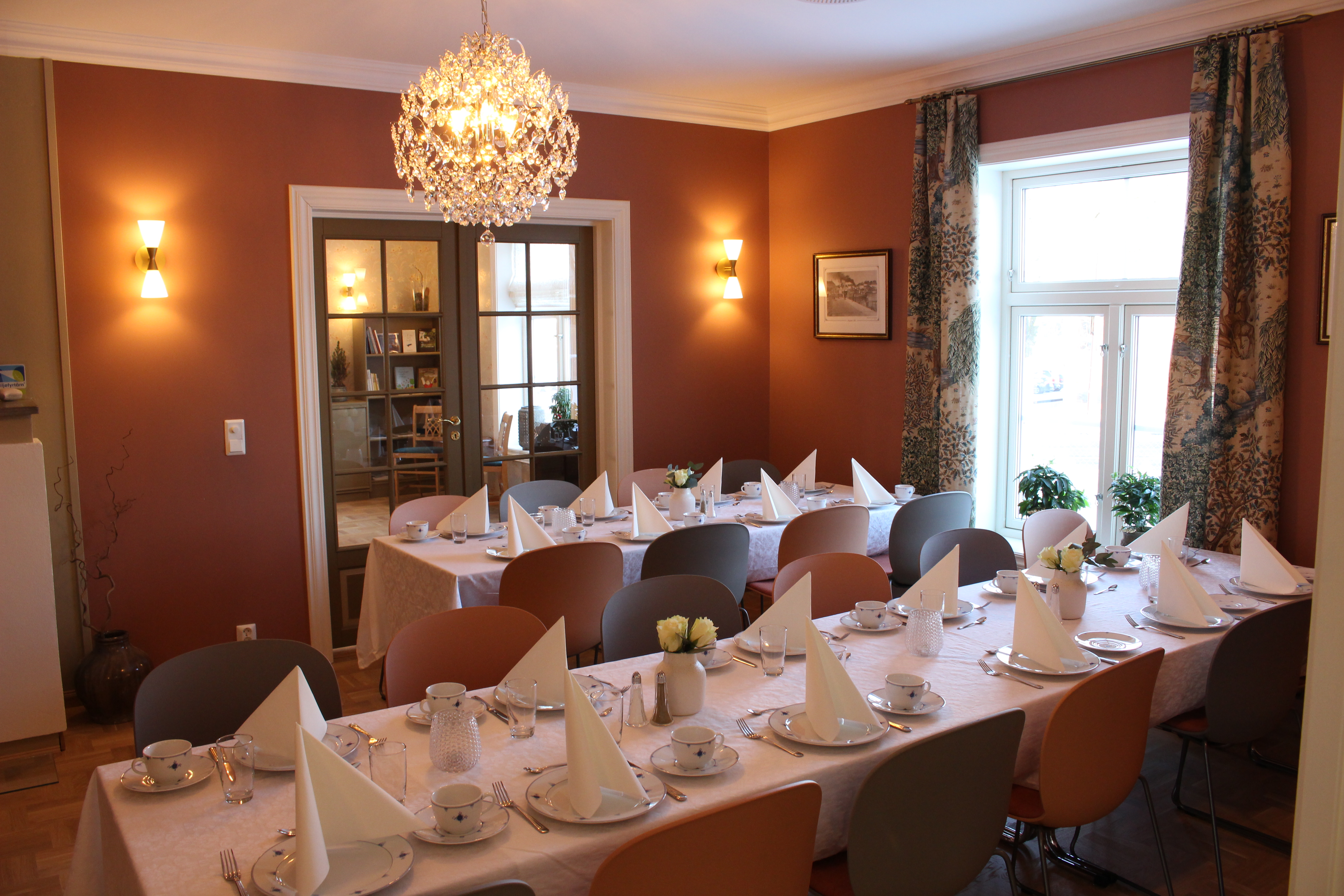 bor dekket til minnesamvær